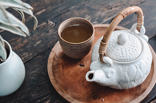 An image of a tea cup and teapot.